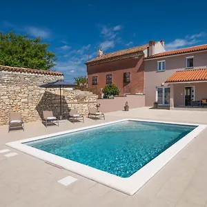 Ester Villa Pula